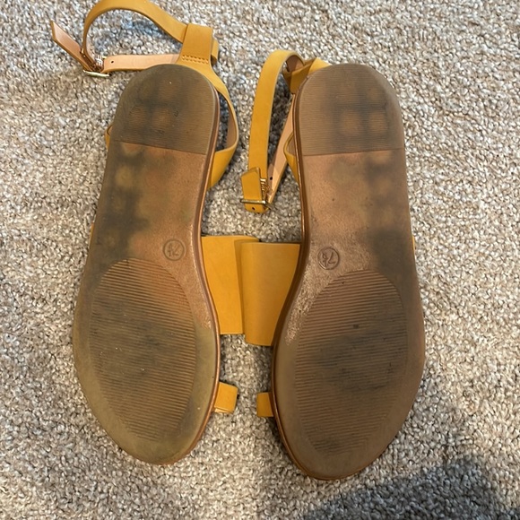 Universal Thread Sandals - Picture 2 of 2